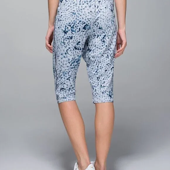 Lululemon Retreat Yogi Crop - Picture 4 of 12